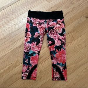 Lululemon cropped rose floral leggings size 8 secret garden